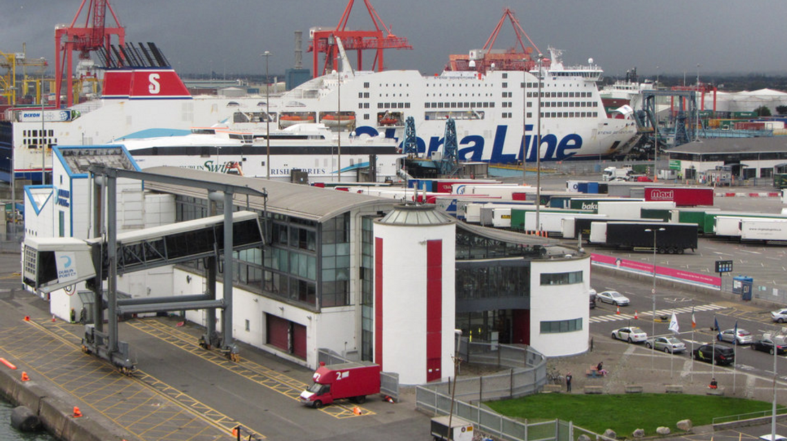 Zakłócenia pracy portu w Dublinie, część kierowców gubi się w nowych przepisach